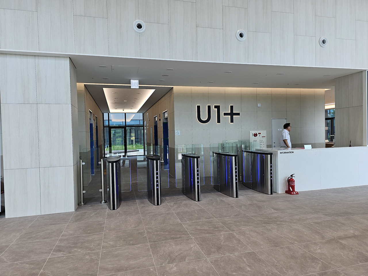 오프라인 사무실 건물